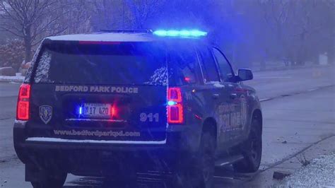Officer shot during struggle during attempted carjacking incident in Bedford Park: police